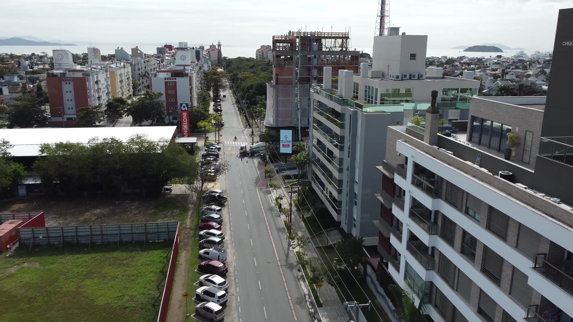 Vista aérea da Av. das Raias com o painel